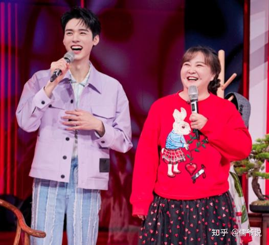 不受堂食争议影响,龚俊不仅上综艺,而且还登上了杂志封面