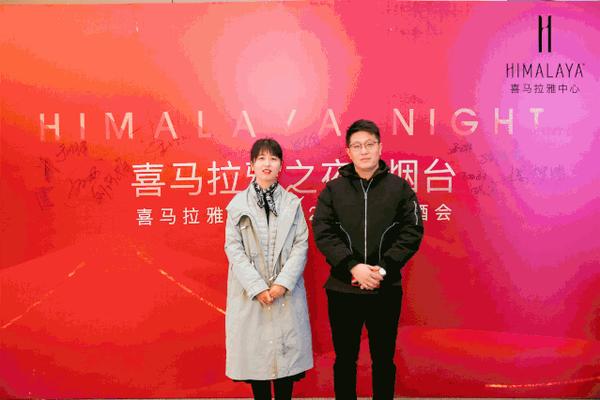 喜马拉雅之夜初雪的海边与家人点亮温暖的冬夜