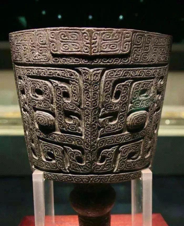 饕餮纹:中国古代神话中的一种凶恶贪食的野兽纹样