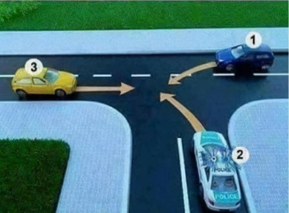 两车同时左转弯谁优先图片