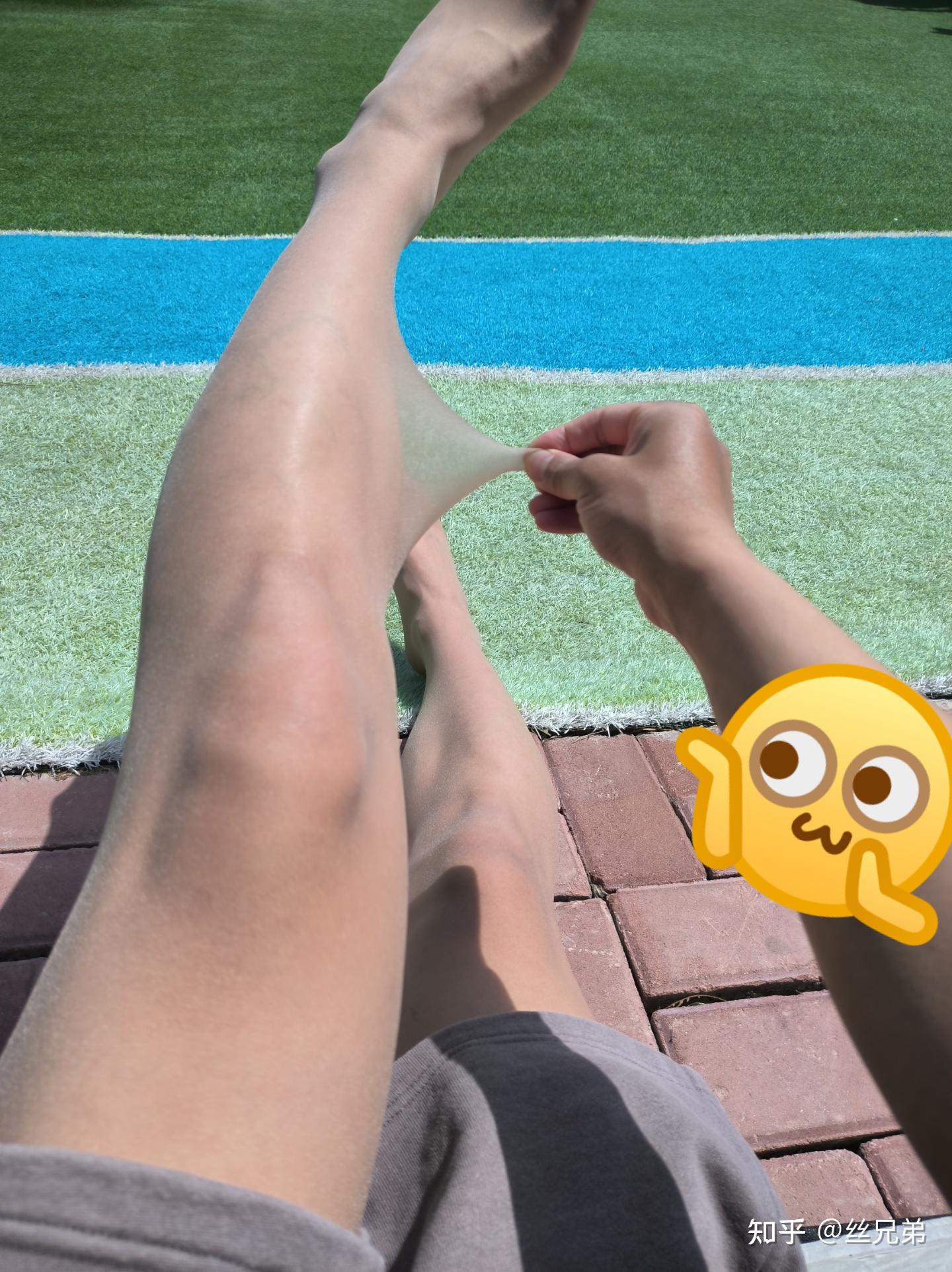 男生第一次穿过膝袜出门会不会害羞?