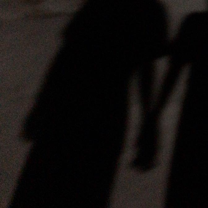 夜晚情侣走路影子图片图片