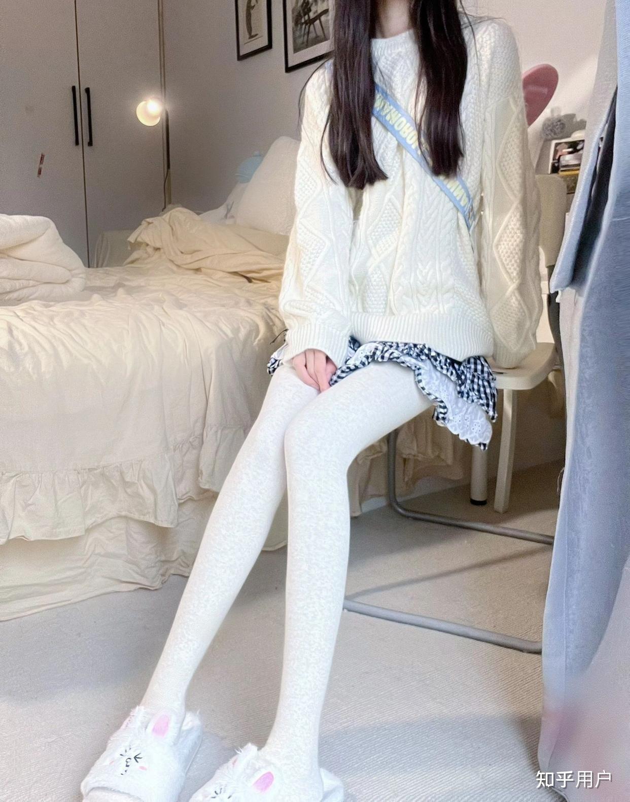 女生穿jk制服时可以搭配光脚穿凉鞋吗