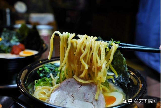 中国人在日本吃拉面,居然把齁咸的汤当成饮料,看到旁人后傻眼了 - 知乎