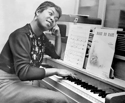 sarah vaughan从1942年唱到1990年,留下了无数脍炙人口的经典佳作.