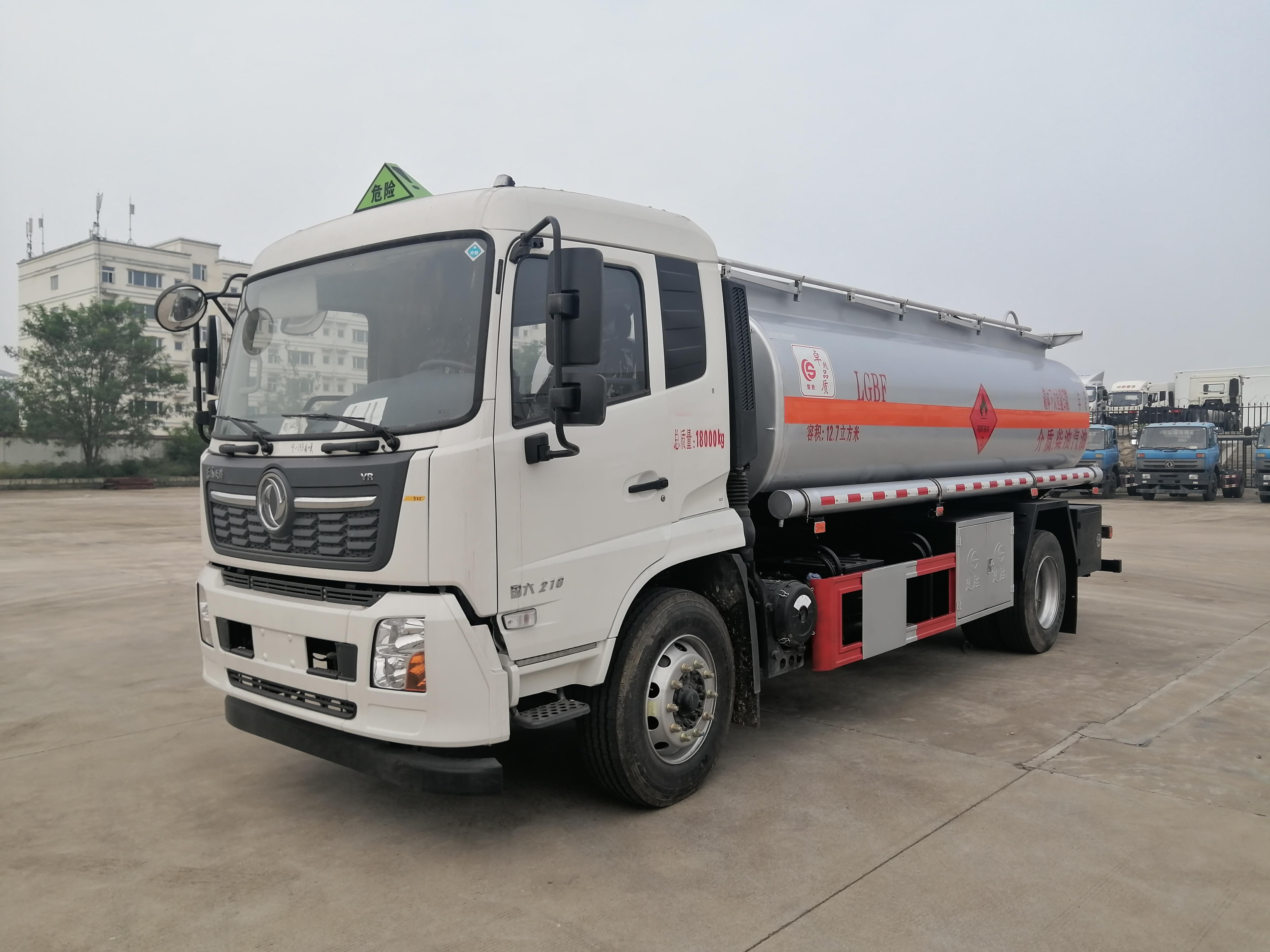 东风天锦油罐车127方运油车