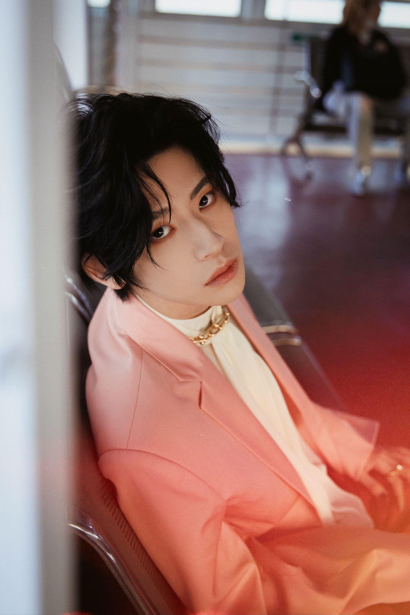 19bkpp:pp还是那么的好看,神仙颜值,这个衣服穿的有点像海带啊bk(咱