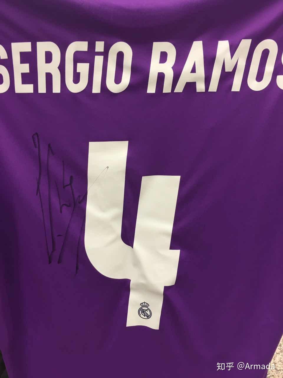 哪里能买到正版皇马紫色客场球衣