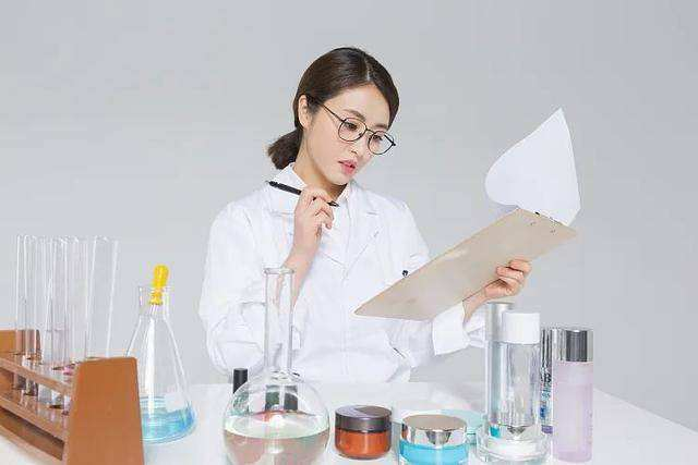 从配方师专业的角度来看护肤品的成分和功效哪个更重要