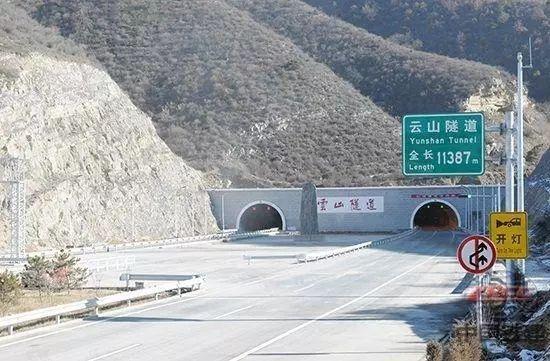 该隧道进口位于旬阳县桐木沟,出口位于汉滨区茨沟镇路家沟口,穿越南