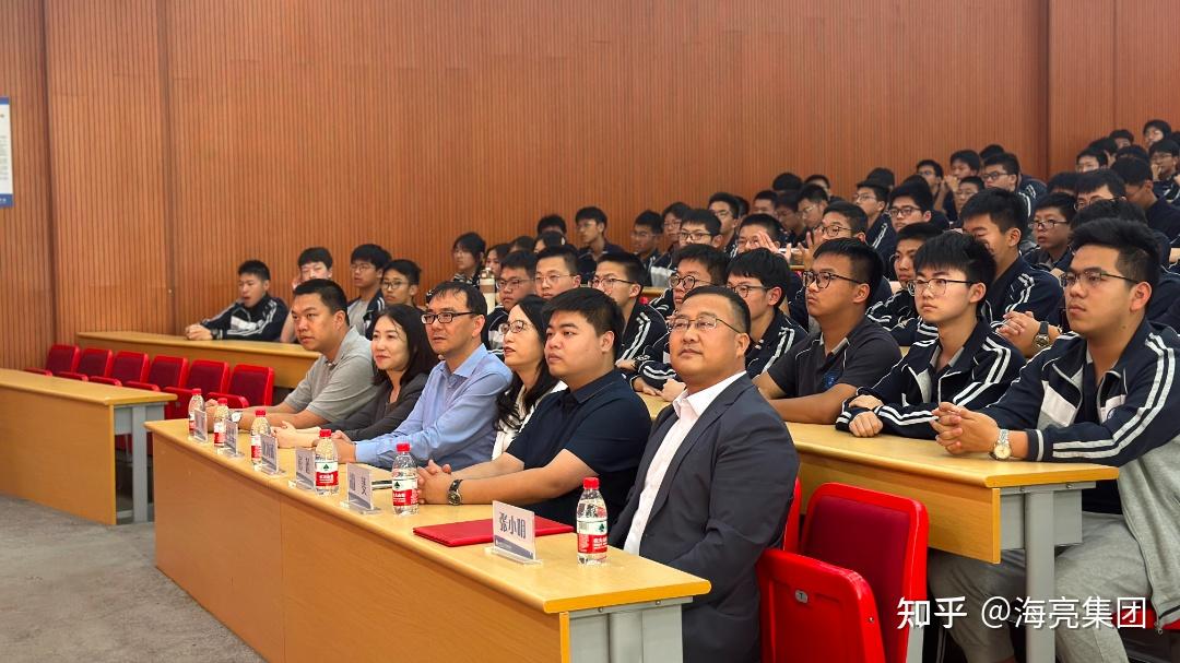 复旦大学授予海亮高级中学"优质生源中学"称号