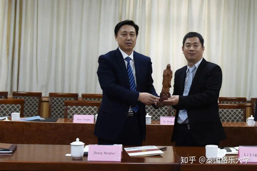 曲阜师大继续教育学院院长马秀峰,副院长邢春雷,自考培训部长杨来舜