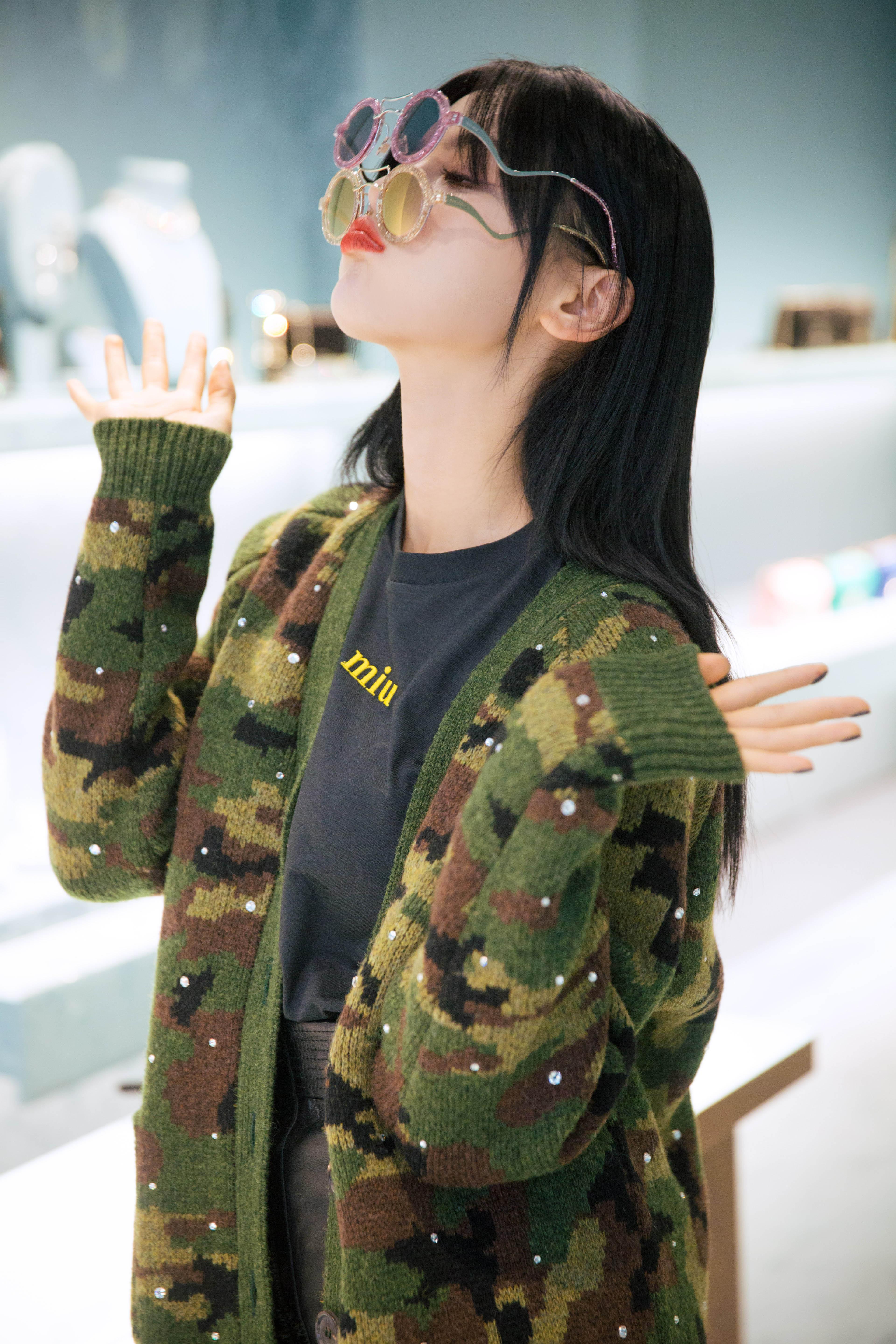 如何评价杨超越 2019 年再次成为时尚品牌 miumiu 唯一官方邀请的中国