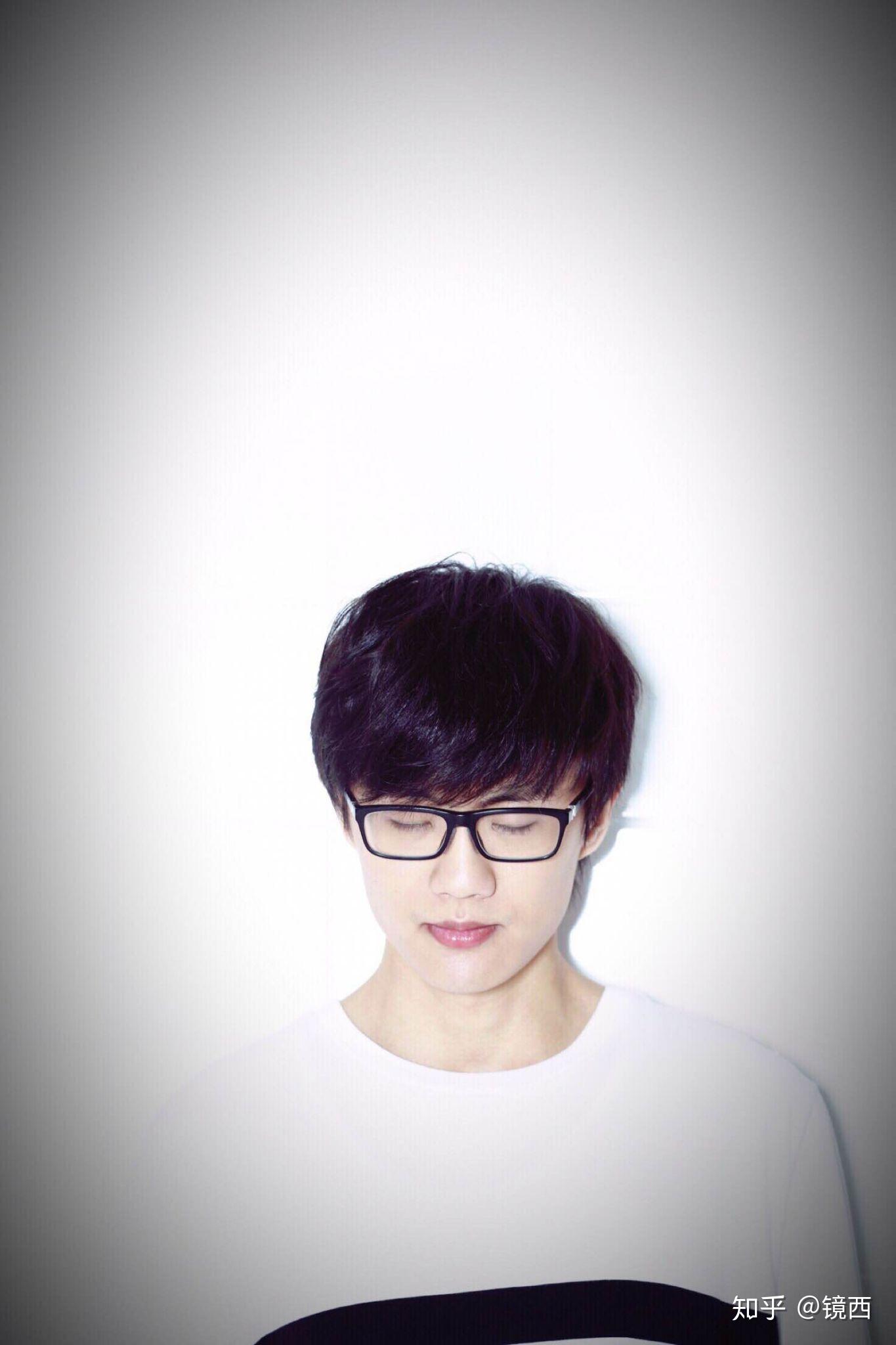 有哪些许嵩无水印的好看的照片呀壁纸呀