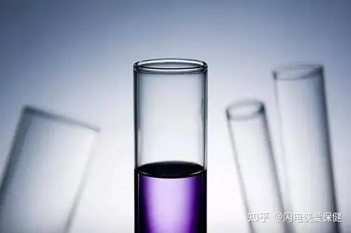 在此建议龟头炎患者及时就医,遵医嘱使用医用的高锰酸钾洗液,碘伏和