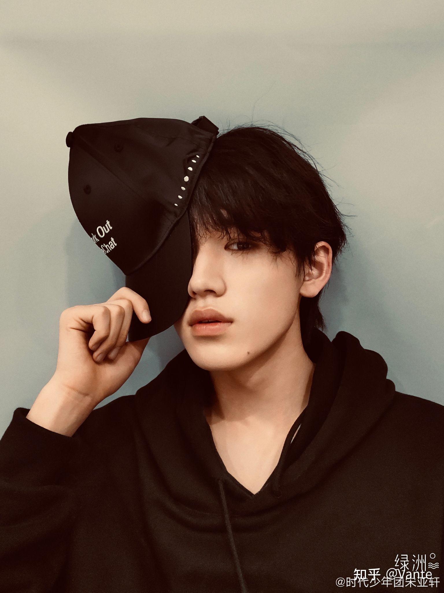 我因为王牌对王牌喜欢上的宋亚轩想要一些他的照片还想请问一下你们的