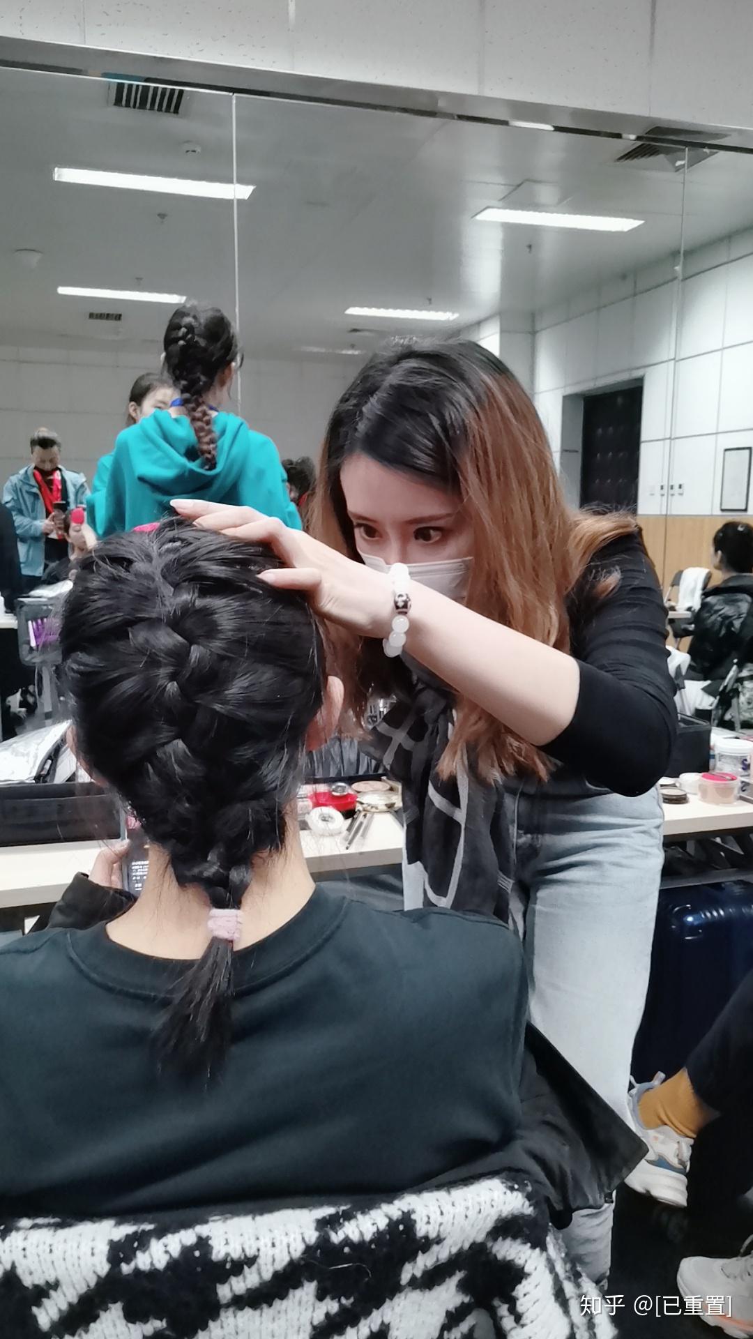 北京影视化妆学校哪家好学影视化妆师培训需要了解哪些呢