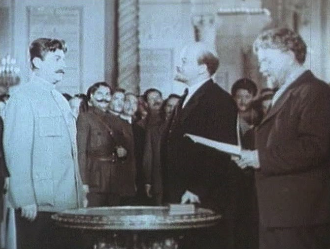 苏联电影难忘的19191952俄版增加了42分钟列宁同志融入群众的场景充满