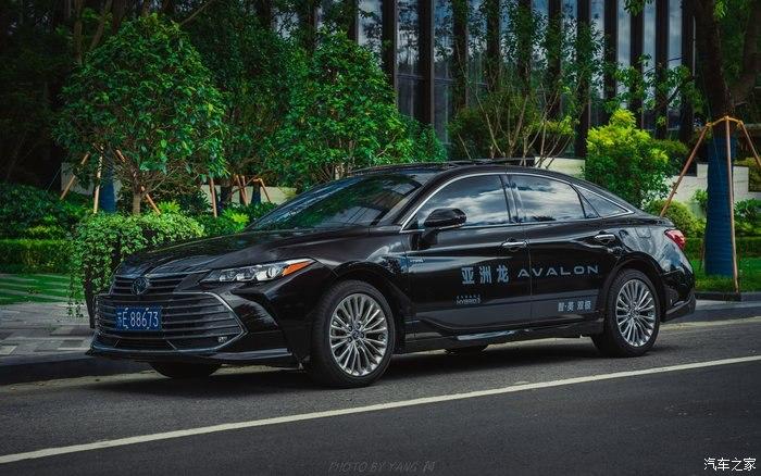 浓浓商务豪华气息来看看亚洲龙混动顶配