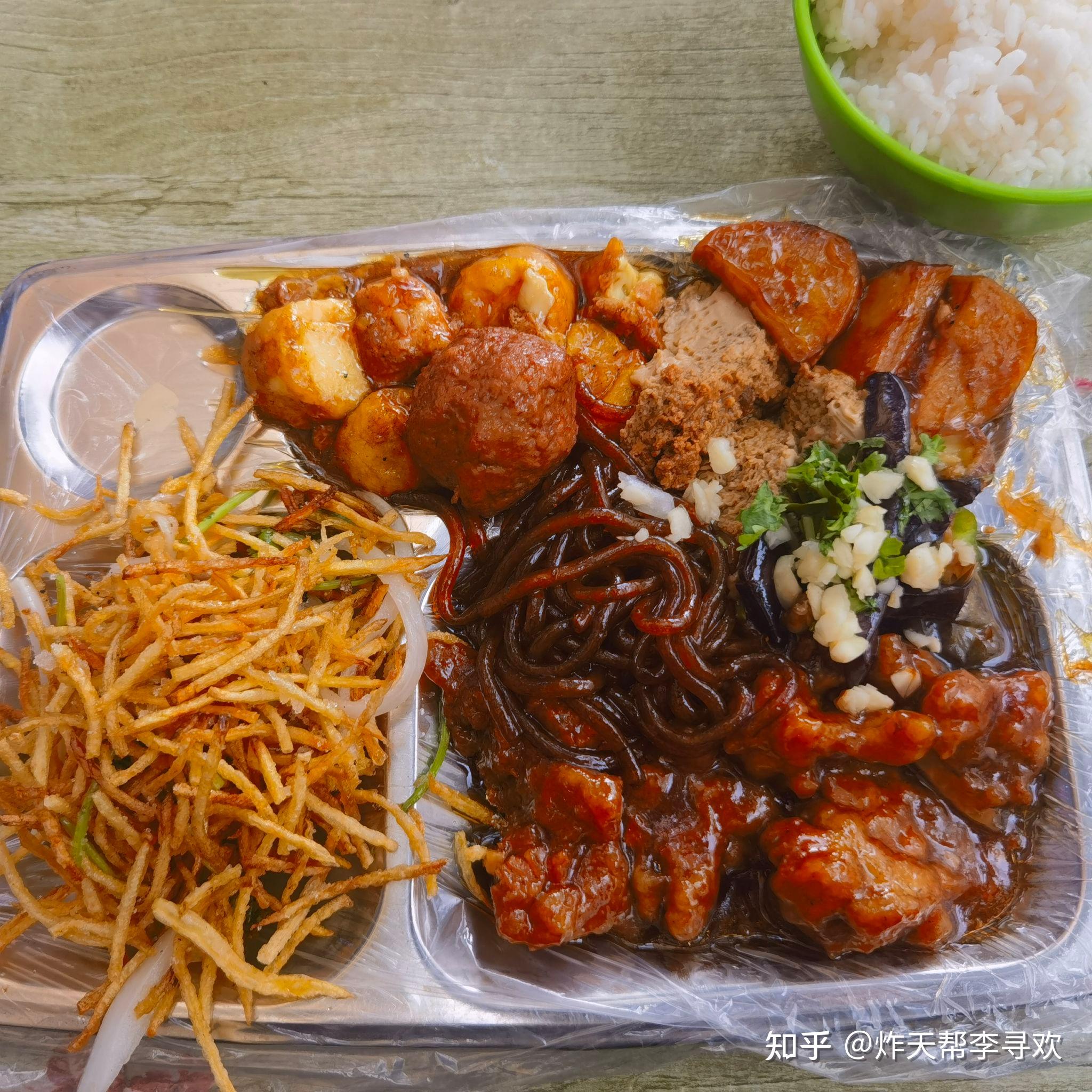 短视频上东北盒饭10元有2荤1素,真的那么便宜吗? - 知乎