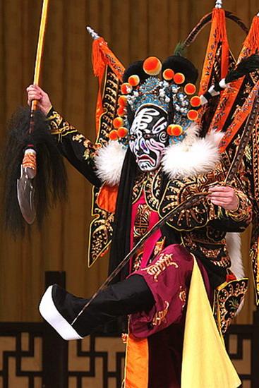 京剧《七郎托兆》里杨延嗣魂的装扮有什么特点?