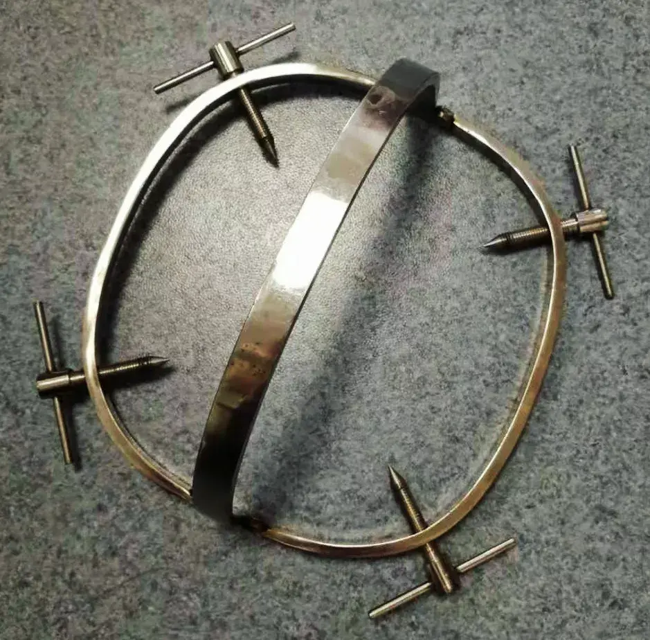 法医会先进行前期沟通,初审受理,明确尸检地点和时间,准备工具出发