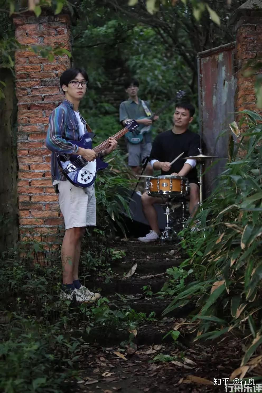 如何评价乐队卧轨的火车