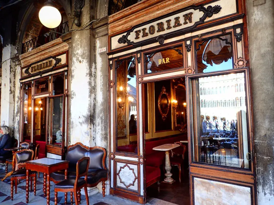 法國巴黎｜花神咖啡館 Cafe de Flore：超人氣巴黎左岸花神咖啡朝聖，經典早餐＆熱可可 - 輕旅行