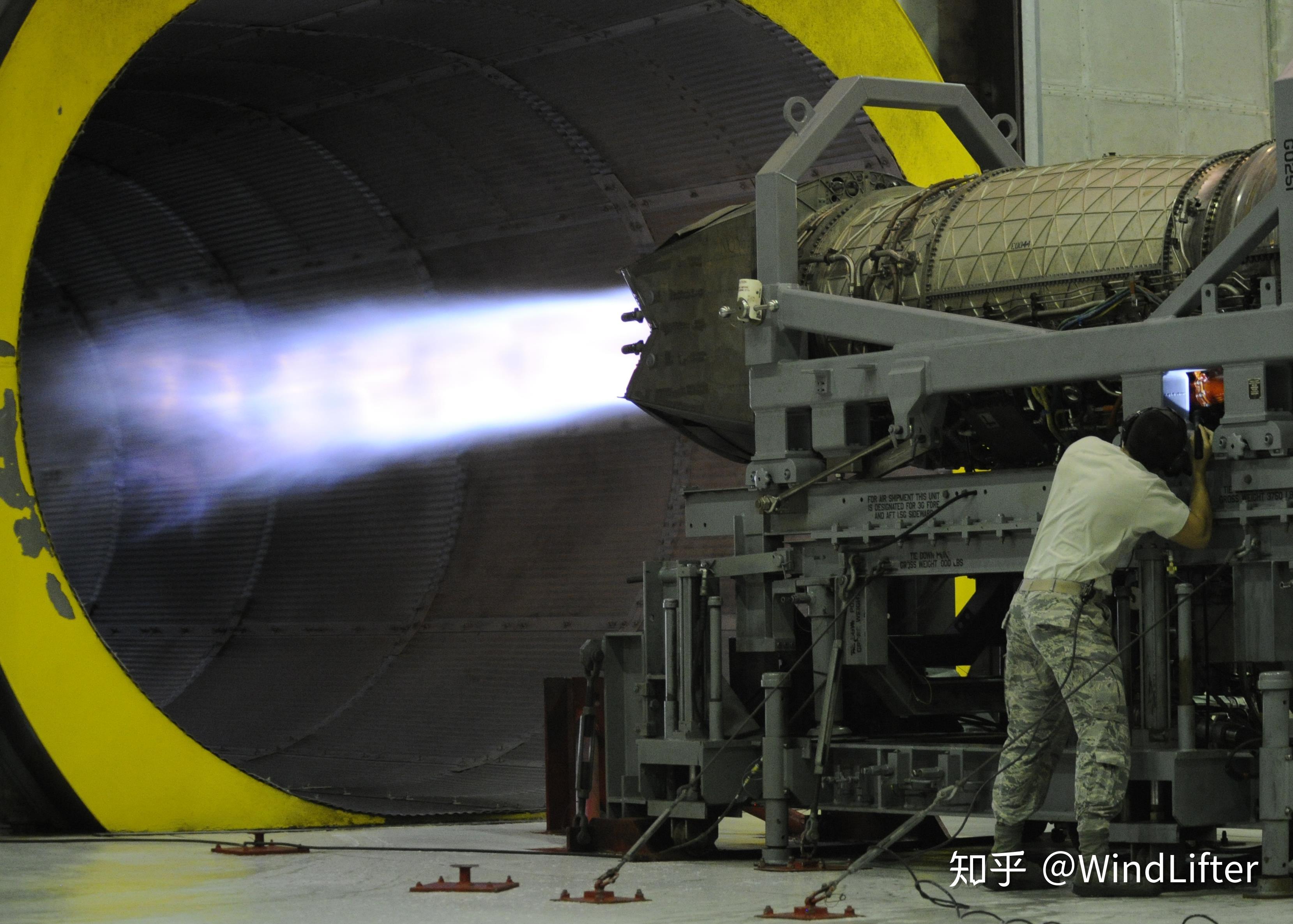 航空发动机尾焰为什么有不同的颜色