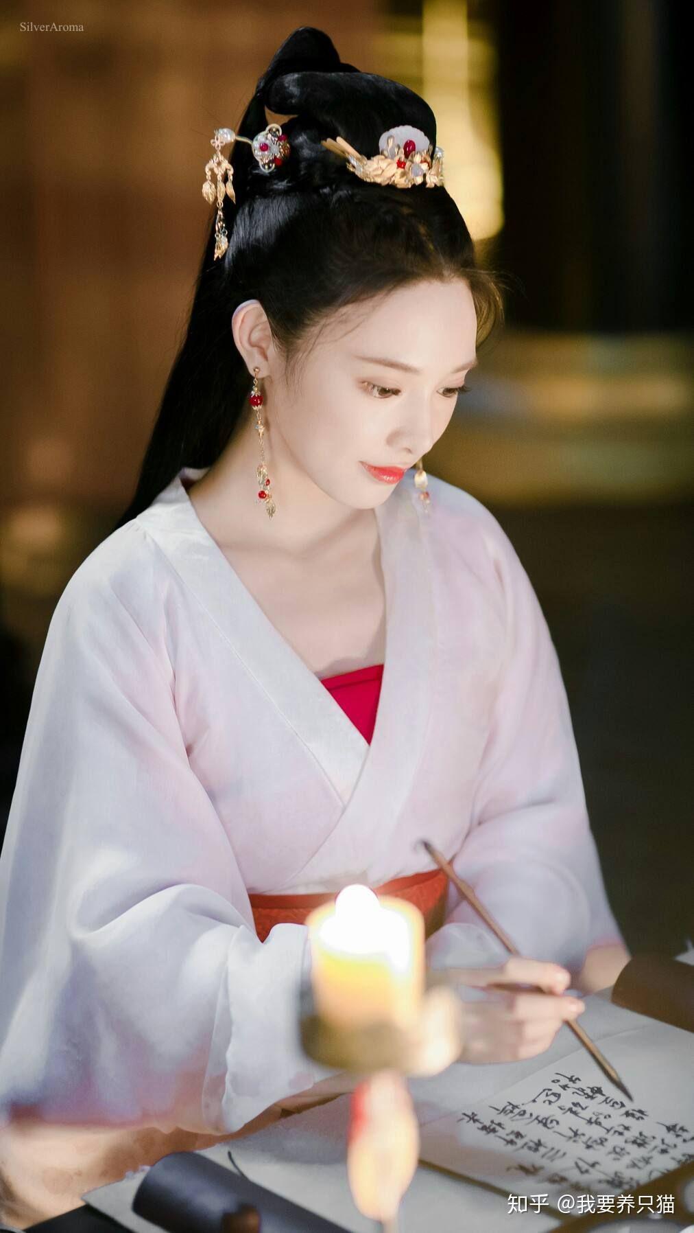 东宫红衣小枫,有壁纸吗?最近迷上小枫了! - 知乎