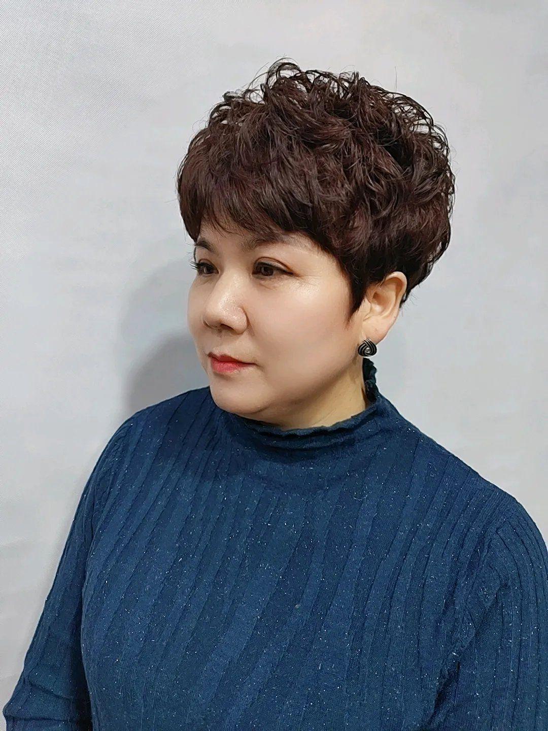 女人40发型别乱剪,这3种很适合,做完大不一样