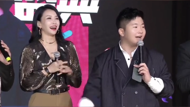 白小白宣布签约王蓉之后,网友们一片哗然,因为这个消息太突然,论资历