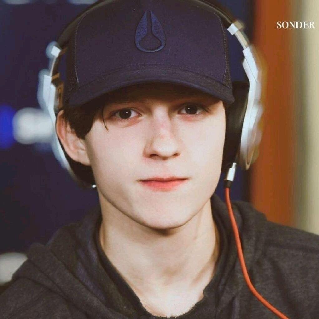 如何评价荷兰弟(汤姆赫兰德)的长相? - 知乎