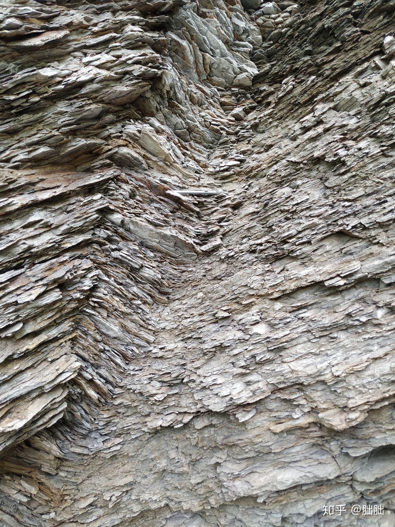 这种的片状岩石学名是什么