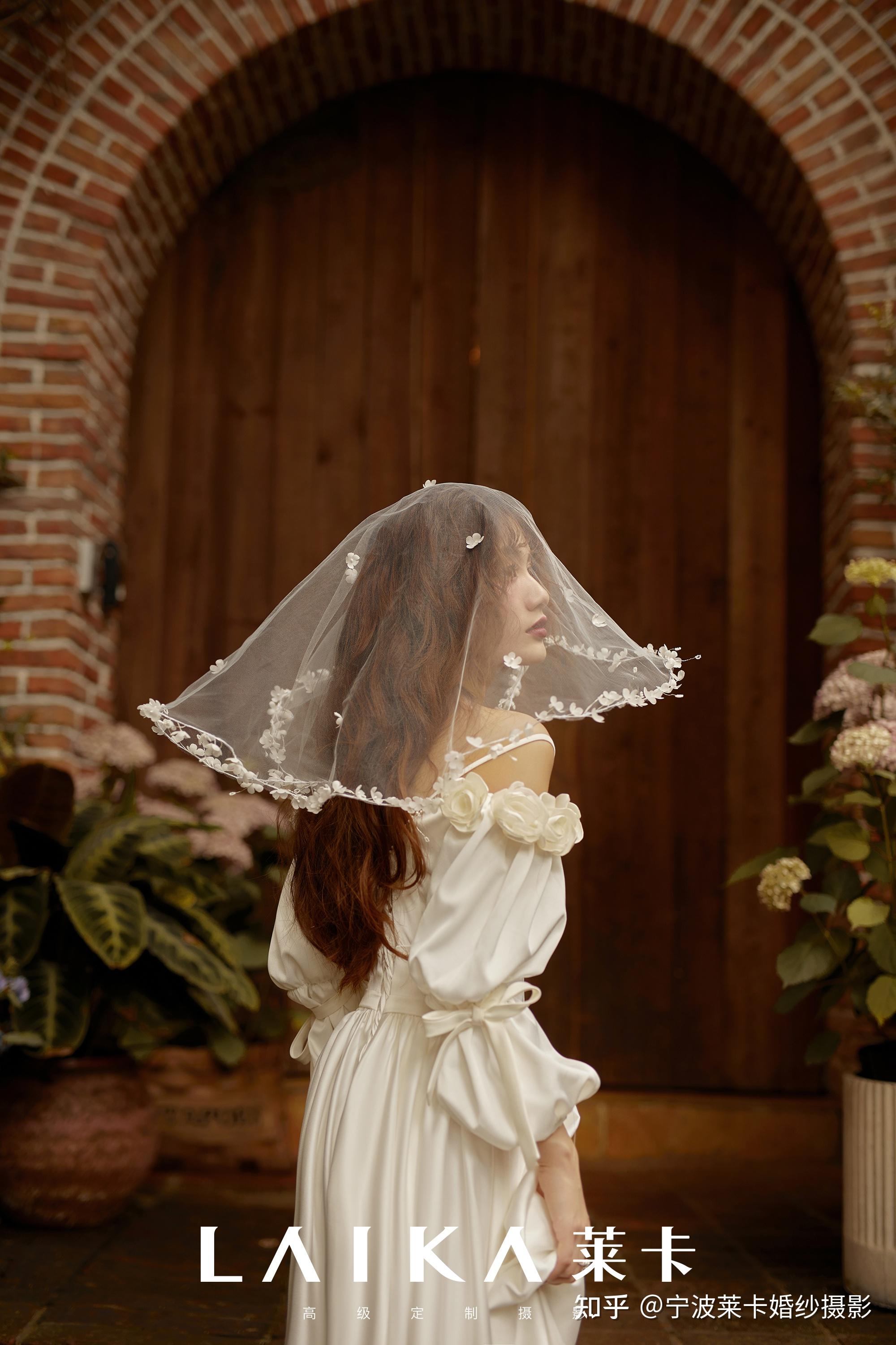 听说大家都喜欢这组梦幻森系室内婚纱照