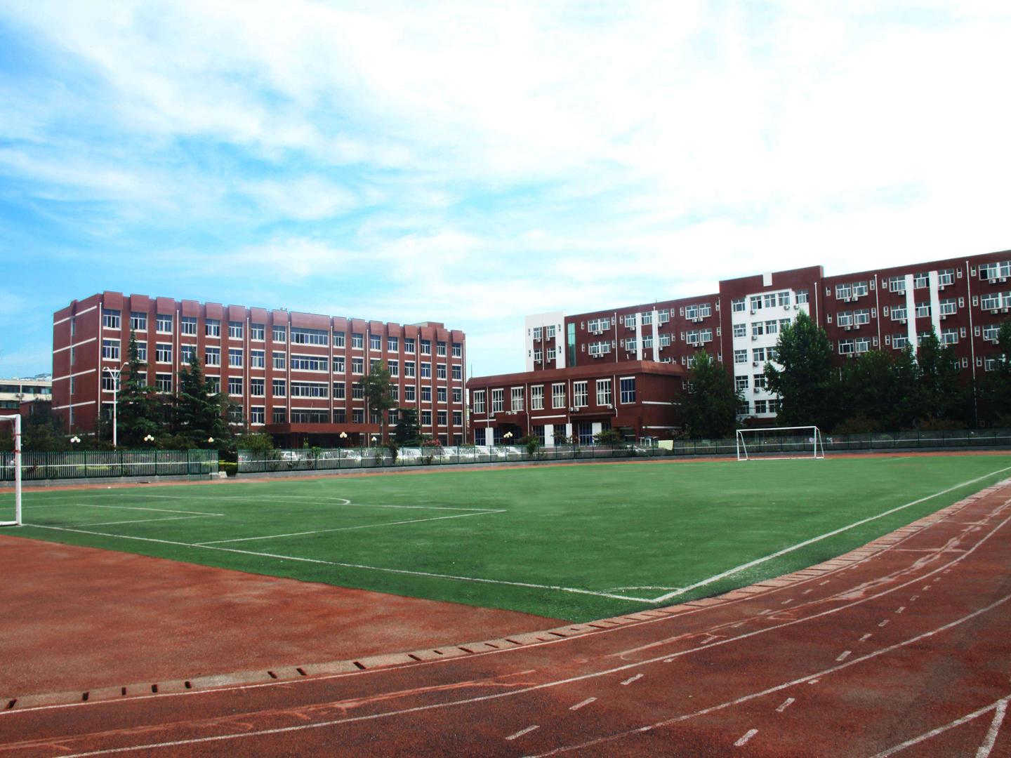 成都职业学校 首先介绍成都体育学院,这个是本科院校,按照四川省内的