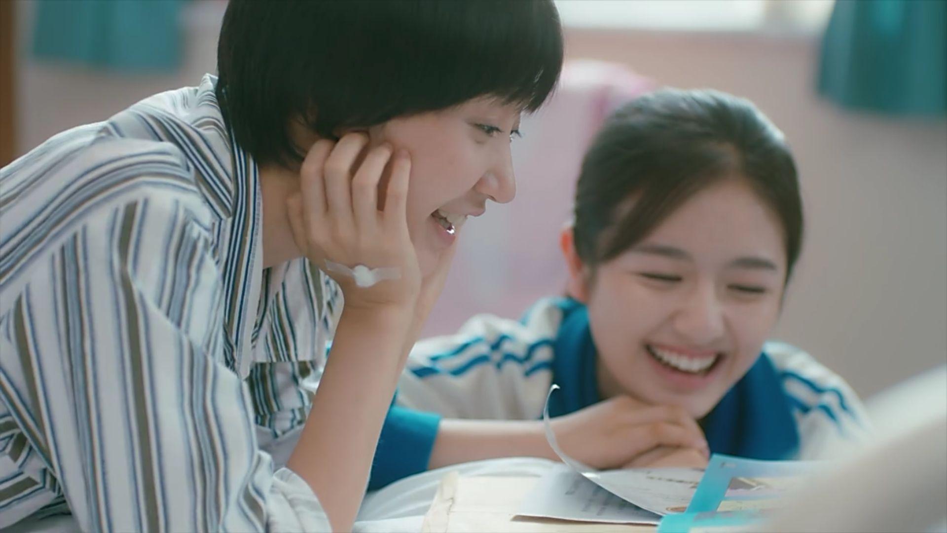 我没看过原著,也不了解作者,但听说过八月长安的文是以极大还原校园