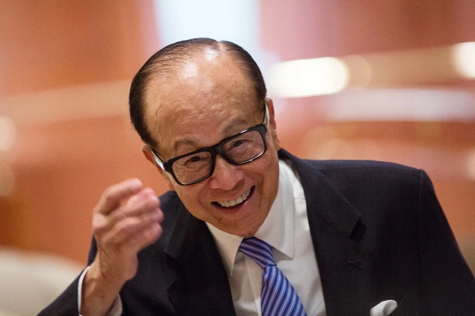 如何看待李嘉诚家族在英国的「闪电大撤退」？释放了哪些经济信号？