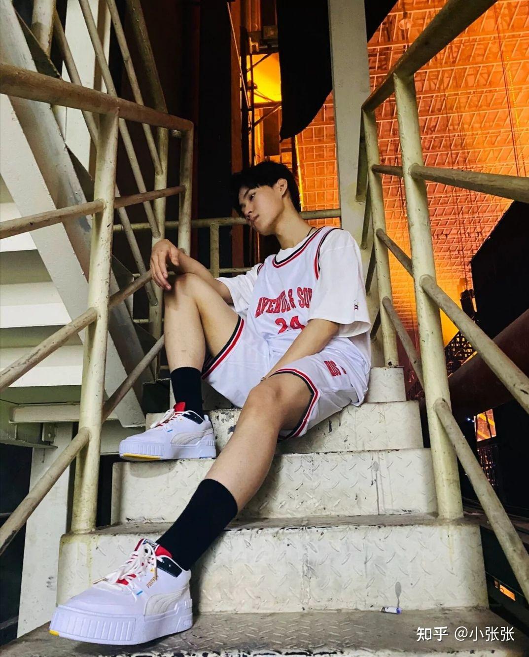 我要做一个张真源人形立牌没有合适的全身照求各位糖姐帮忙谢谢很想要