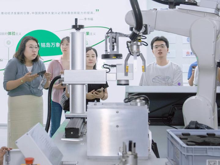 中央媒体探访广域铭岛 零距离体验工业数字化成效 - 知乎