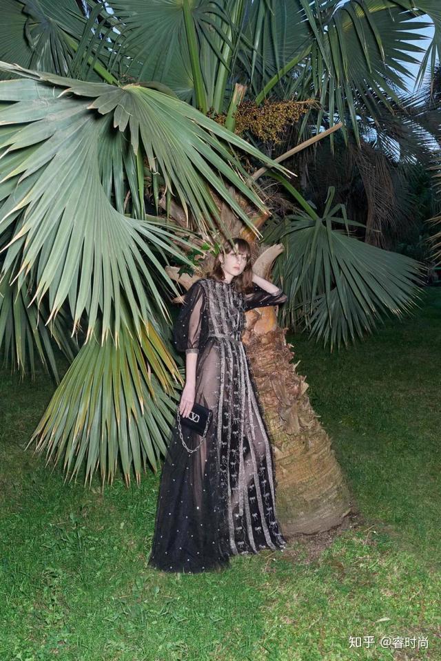 时尚大片 | 林间仙女——valentino 2020早春度假系列