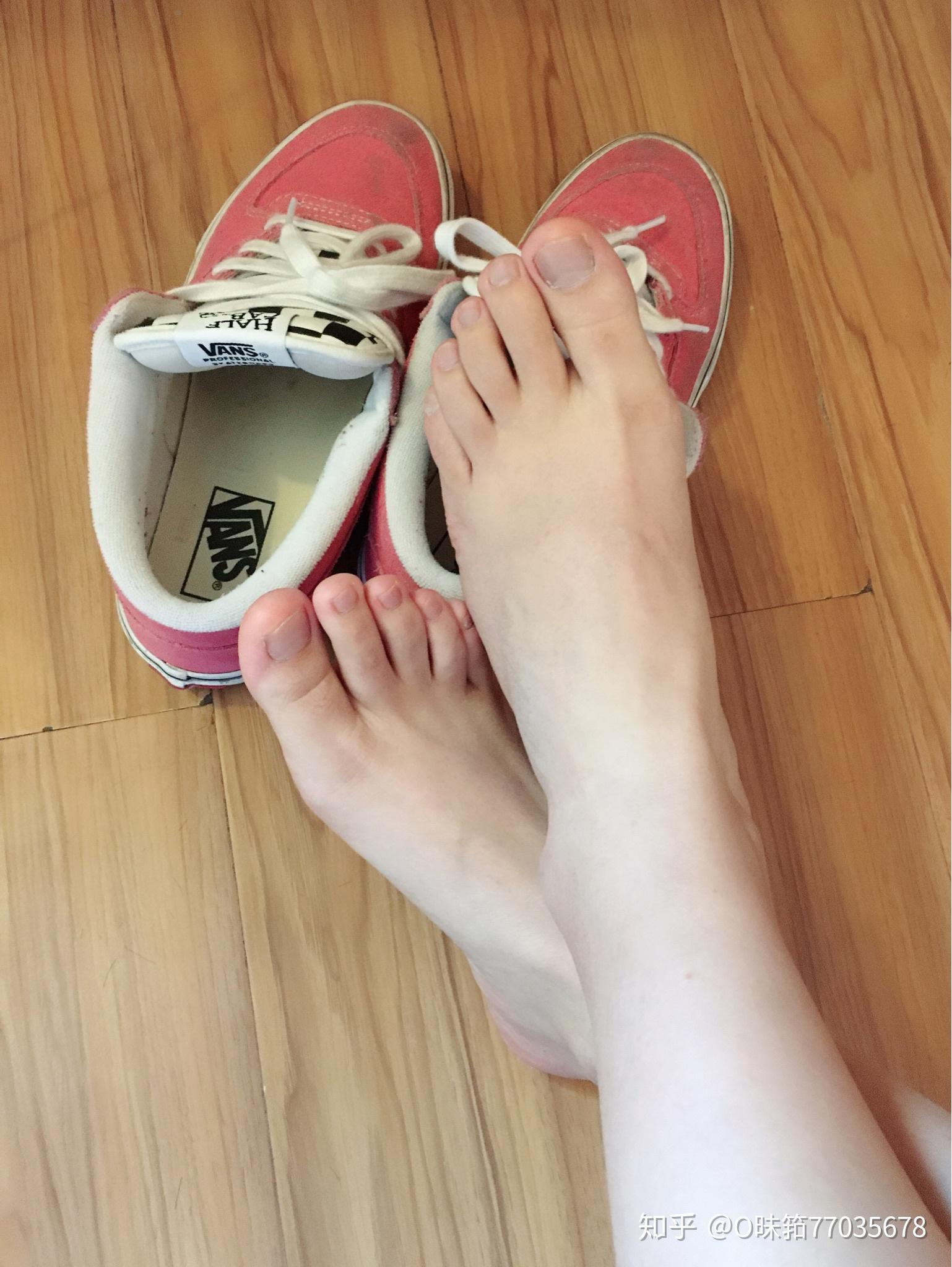 女生的脚真的都不臭吗为何是否有原因