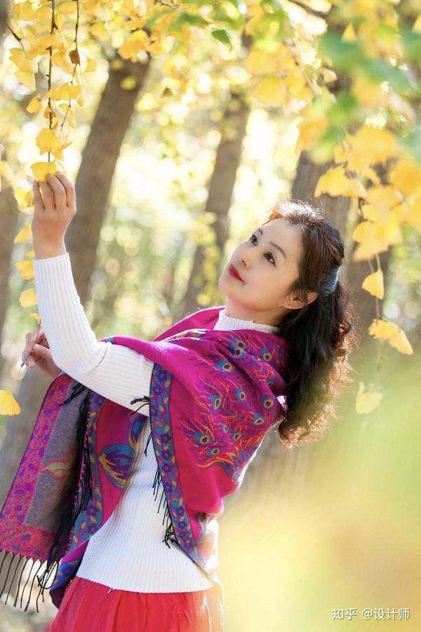 中老年人如何拍银杏人像以图介绍7个姿势拍照自然也唯美好看