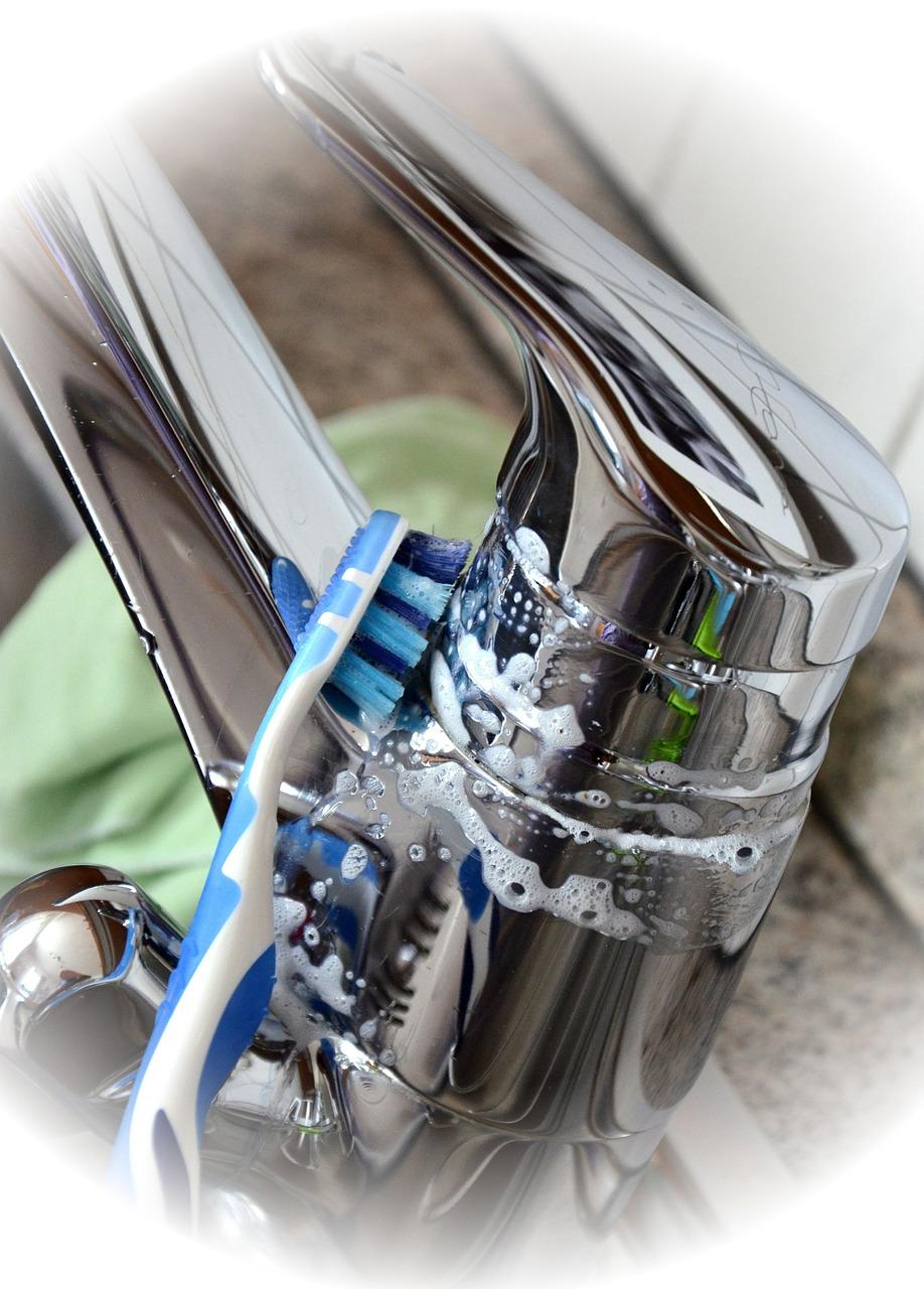 如何更换冲水阀