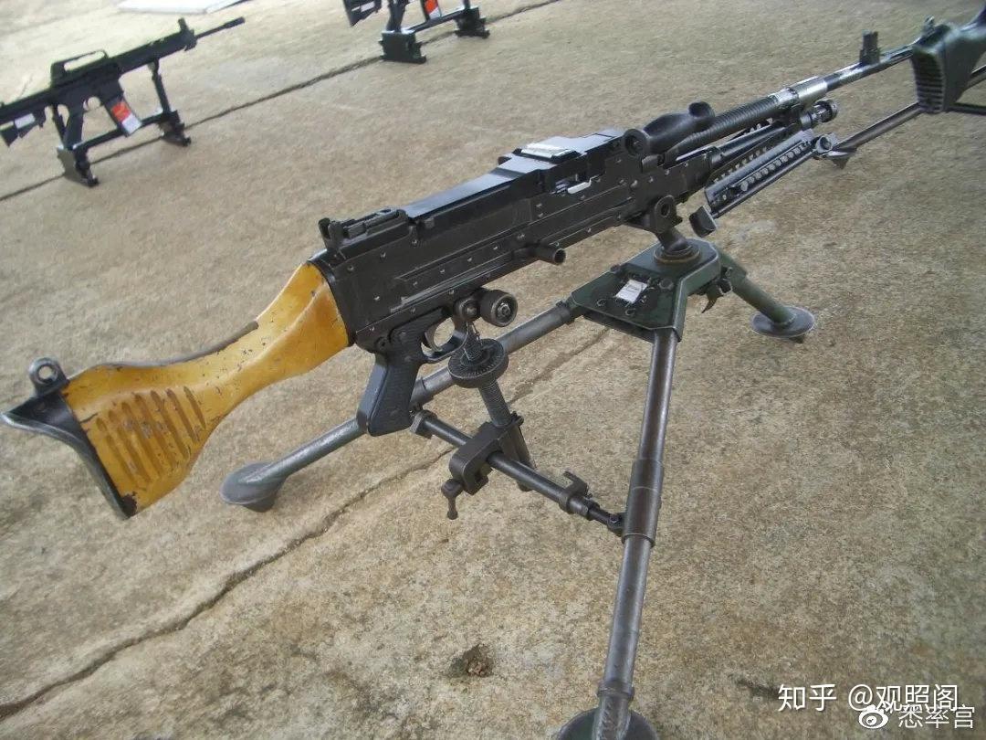 t74排用机枪比利时的fn mag在1958年推出,性能很优秀,包括美国在内