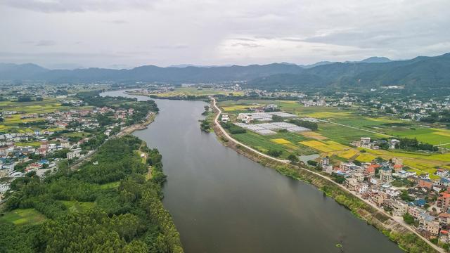 航拍梅州蕉岭石窟河十里画廊风光美如画