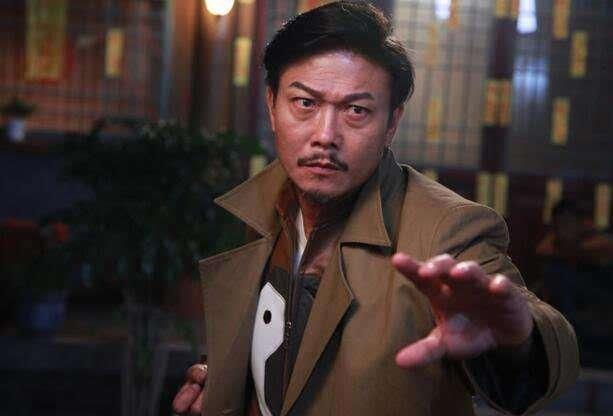 而在里面扮演蛇妖的人好像是洪京京,扮演的蛇妖也是妖艳无比,这部电影