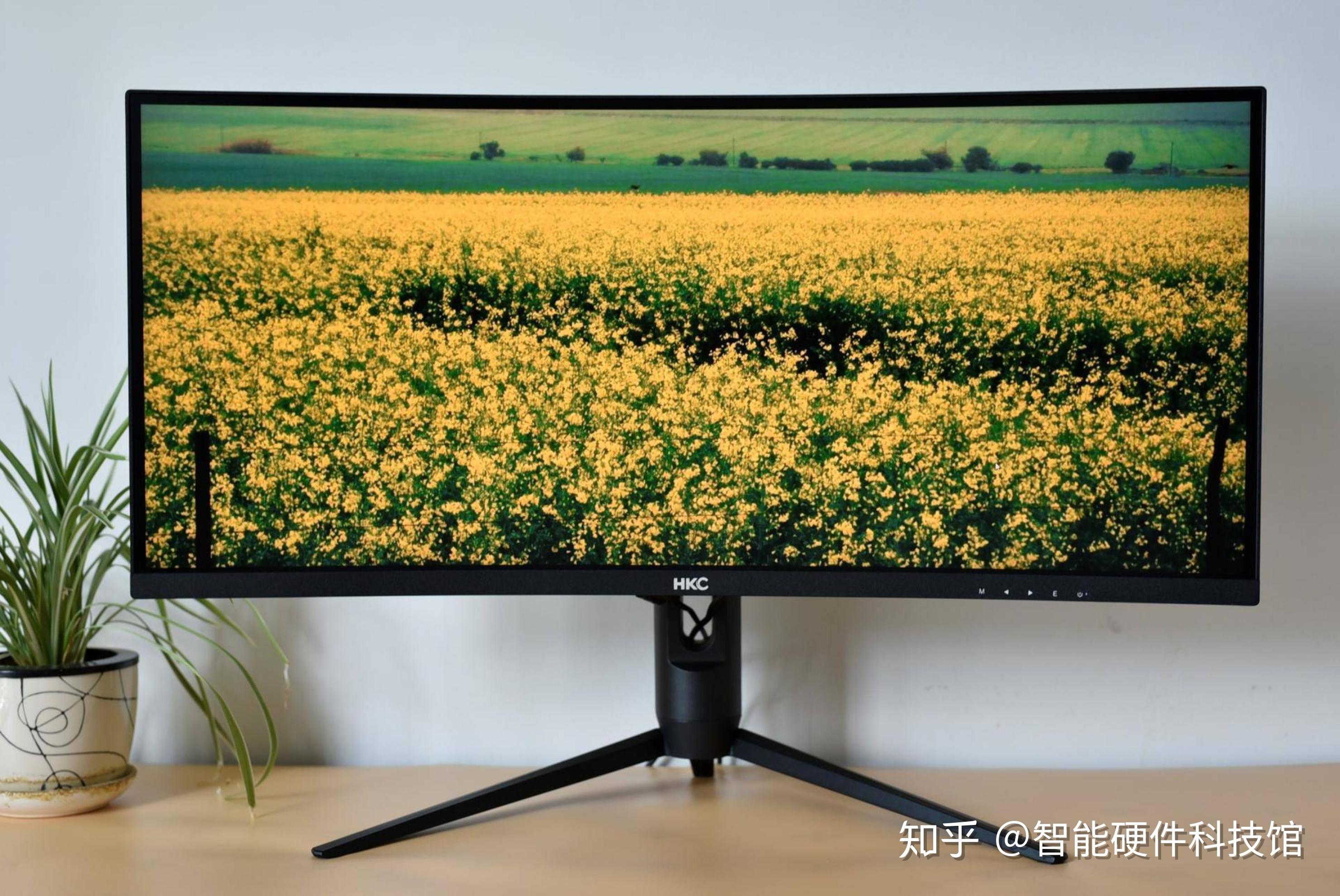 屏幕方面采用了三星va面板,1500r黄金曲率,分辨率也达到2560x1080.