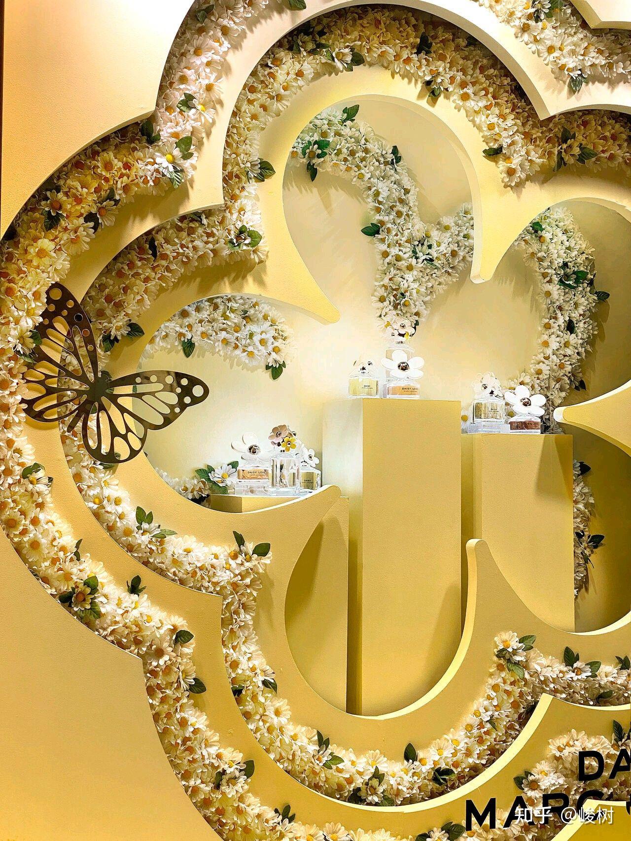 视觉陈列纽约先驱广场2021年macys花香橱窗