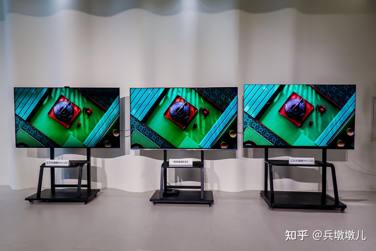 看完立省2W!高端Mini LED终结者海信电视E8S与TCL X11L对比测评,看完就知道RGB-Mini LED与SQD-Mini LED谁才是真正的未来显示技术